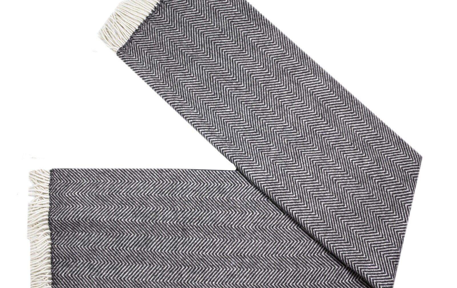 Quanto costa una buona coperta di lana? Come riconoscere la qualità da fibra, peso e lavorazione