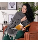 Coperta in lana di cashmere con motivo spina di pesce in merino LoveYouHome (140x200 cm / Grigio scuro con Bianco)